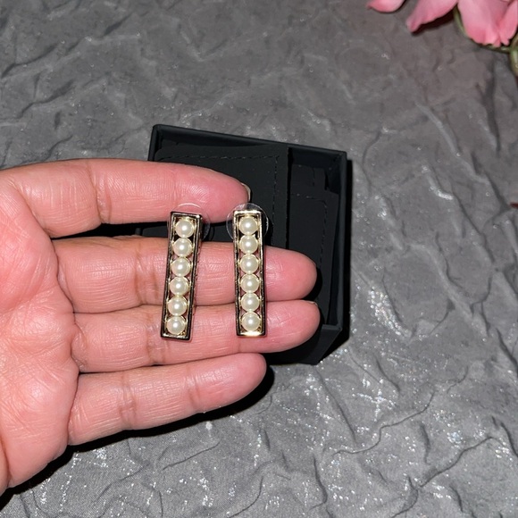 Preloved Chanel earrings pristine condition has pearls in gold stamp show 2023 - Picture 6 of 12